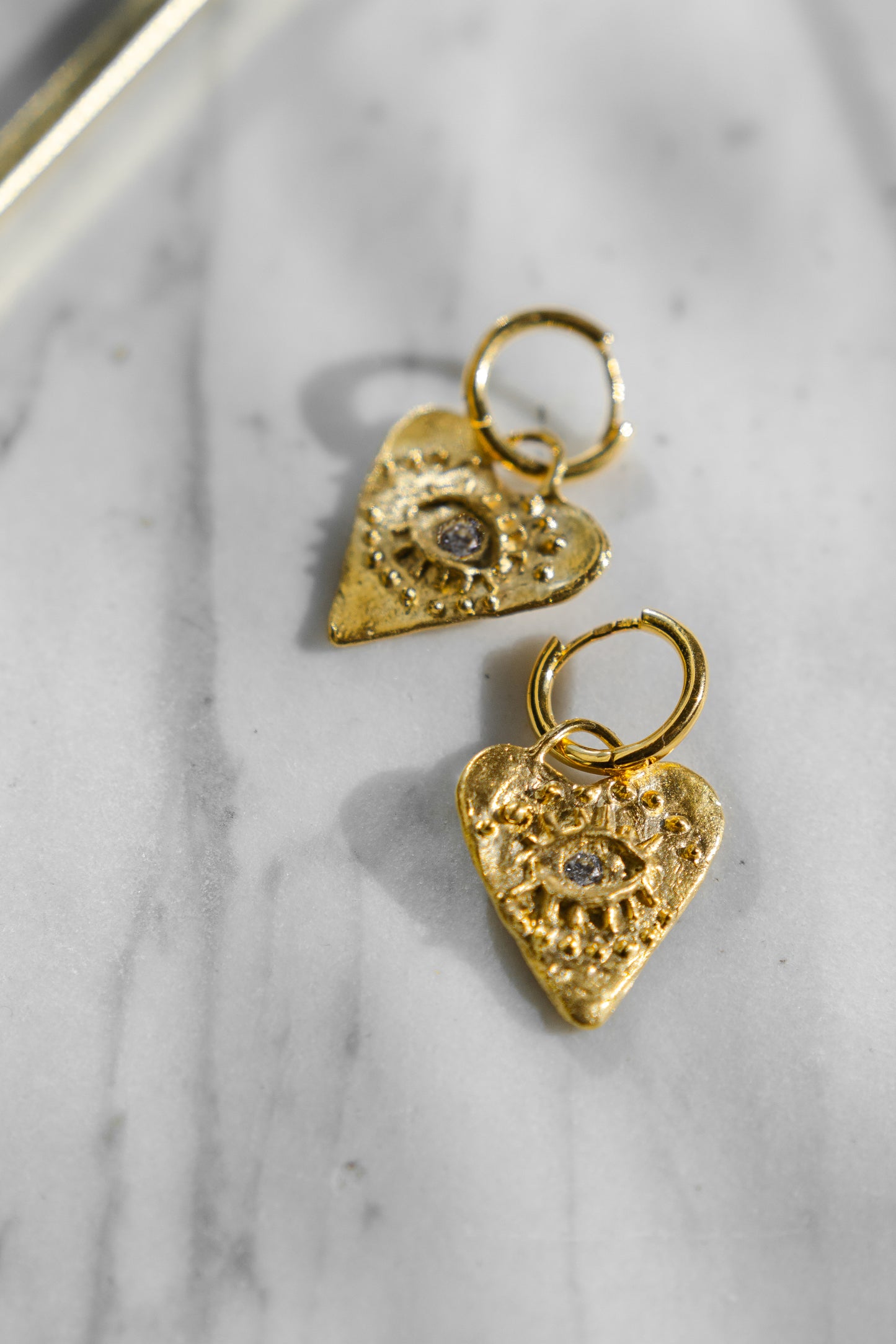 Eros huggie cirkónia