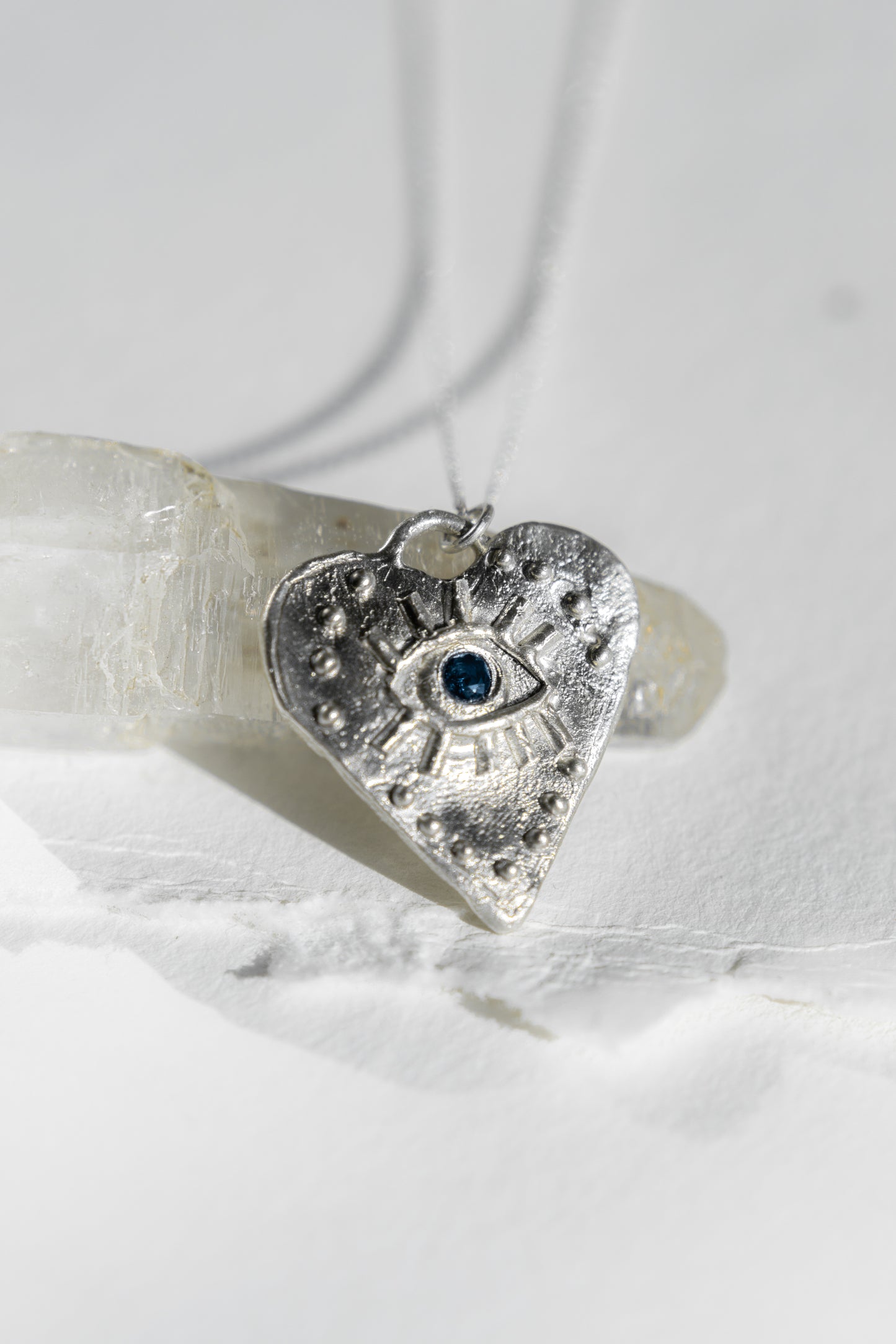 Eros ezüst nyaklánc kék zafír