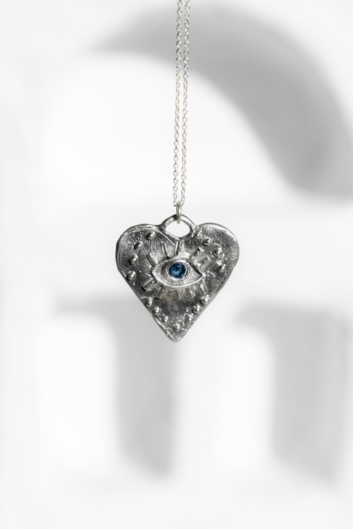 Eros ezüst nyaklánc kék zafír